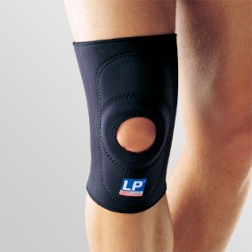 Standard knee supports with oval pad - open patella